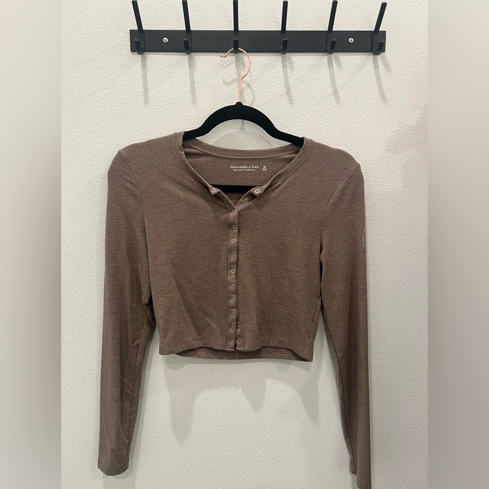 Soft A&F Collection Cropped Button Up Top